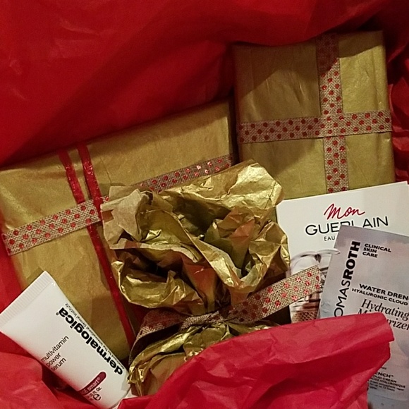 Poshmark Compliant Makeup, Fashion and Style - Picture 2 of 8